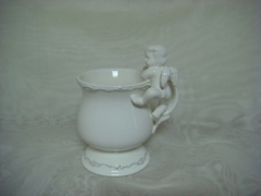 Kubek - wyrób ceramiczny z aniołem