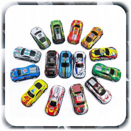 ZESTAW52SZTSAMOCHODZIKIRESORAKIAUTKANAPĘDEMMETALOWE+WALIZKA+PLANSZASzerokośćproduktu1cm