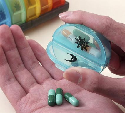 POJEMNIKNATABLETKIPUDEŁKOKASETKAORGANIZERNALEKI7DNI2PRZEGRÓDKIEAN(GTIN)5902273242291