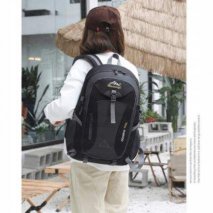 PLECAKTAKTYCZNYWODOODPORNYTURYSTYCZNY40LSZKOLNYWIELOFUNKCYJNYMateriałdominującynylon